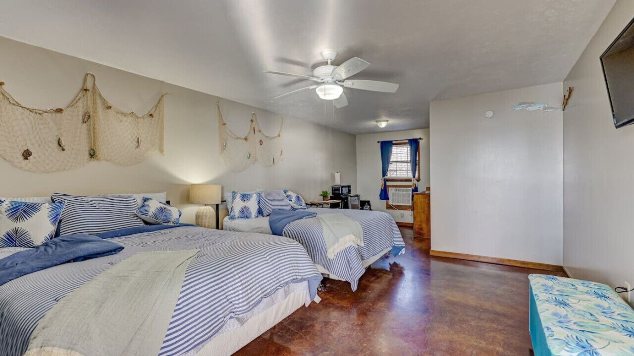 Photo of Bedroom in Redwood