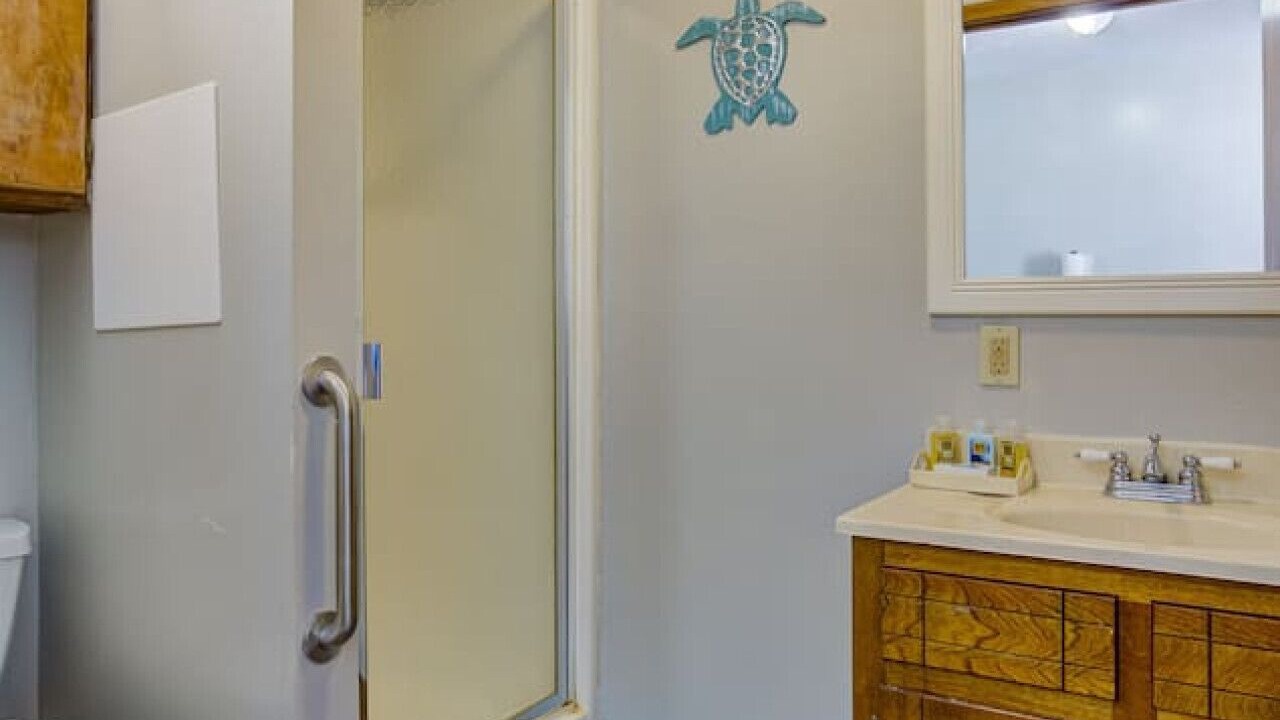 Photo of Bathroom in Redwood