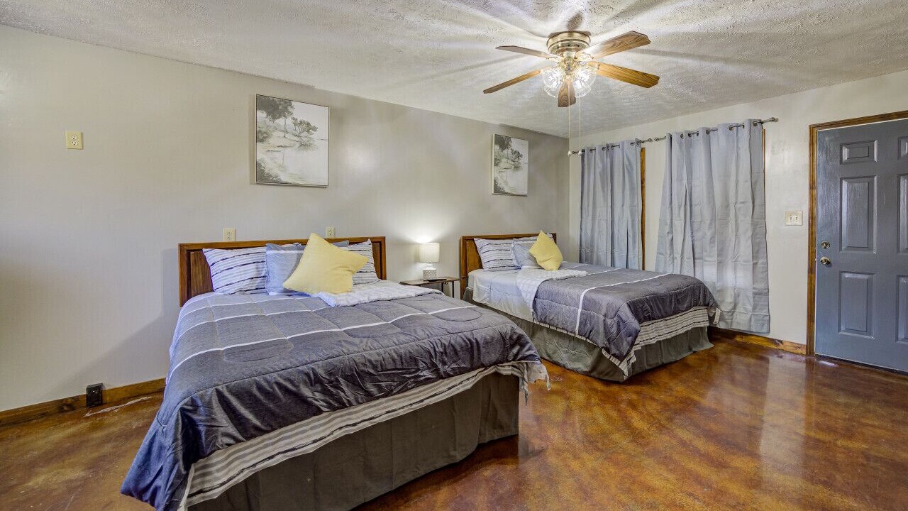 Photo of Bedroom in Redwood