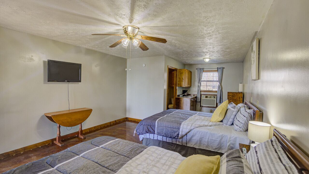 Photo of Bedroom in Redwood