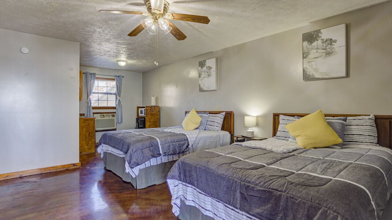 Photo of Bedroom in Redwood