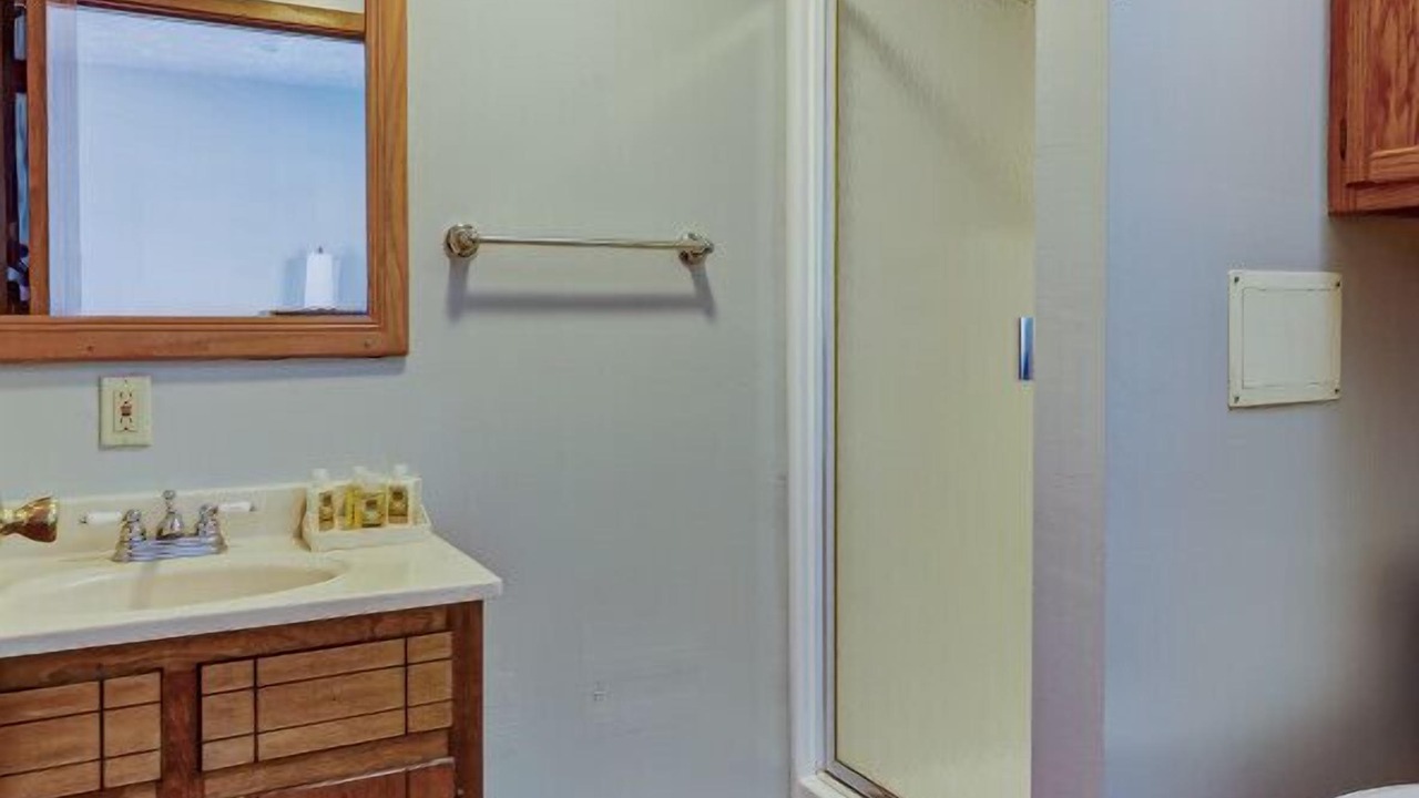 Photo of Bathroom in Redwood