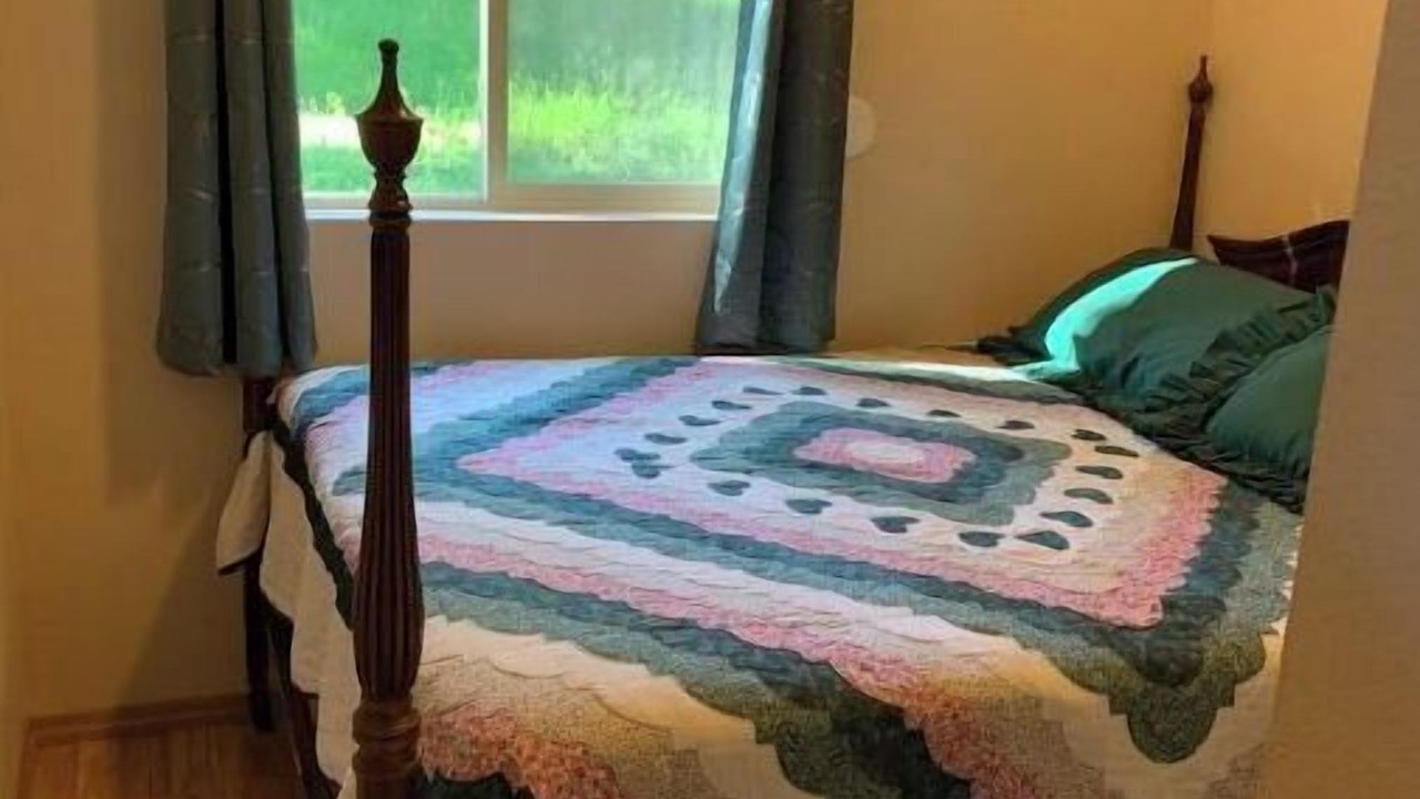 Photo of Bedroom in Tonasket