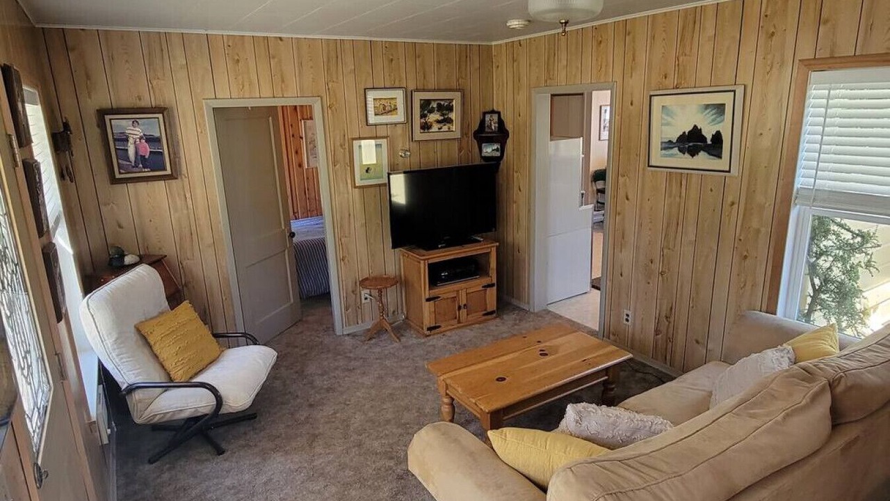 Photo of Livingroom in Neah Bay