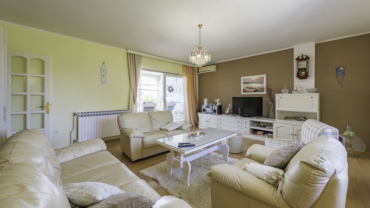Photo of Livingroom in Tinjan
