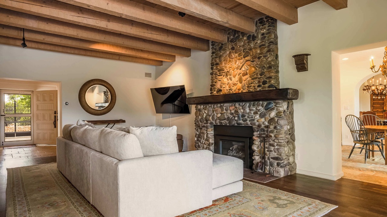 Photo of Livingroom in Northeast Santa Fe