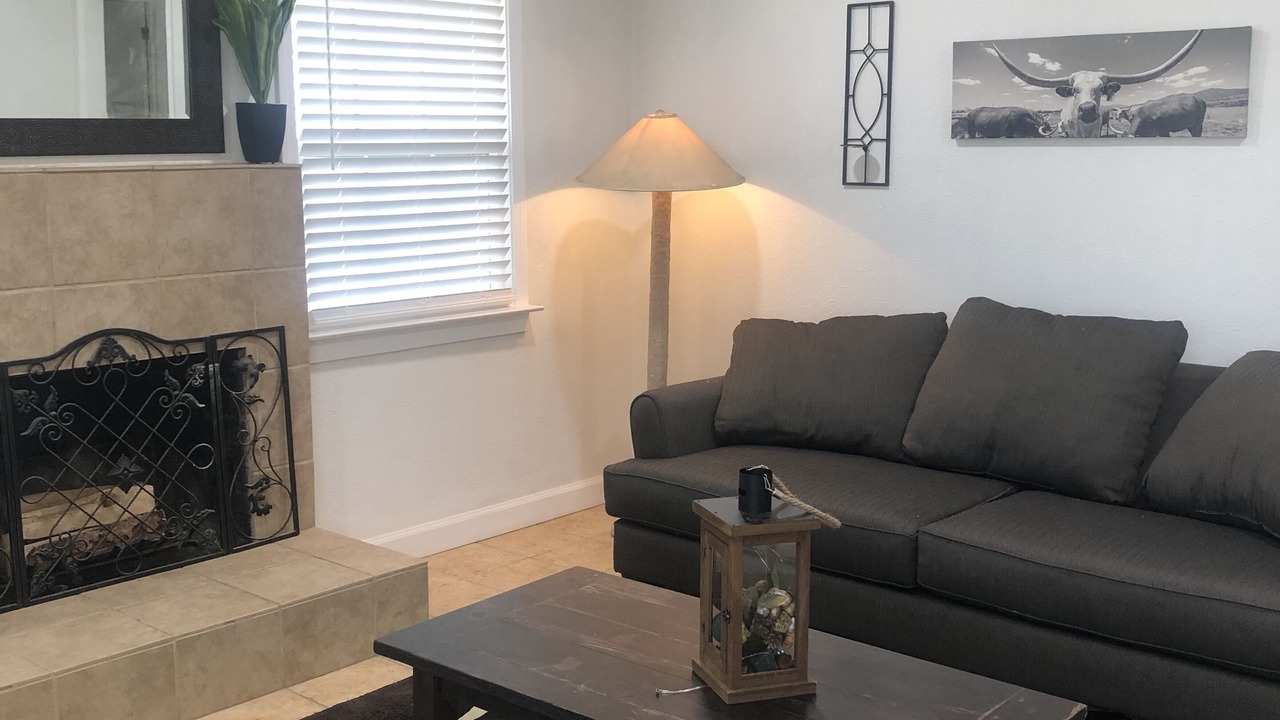Photo of Livingroom in Tulare