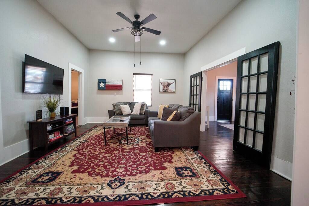 Photo of Livingroom in Midtown