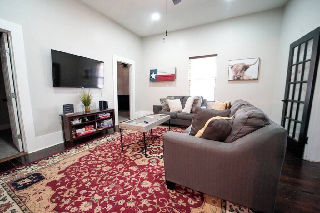 Photo of Livingroom in Midtown