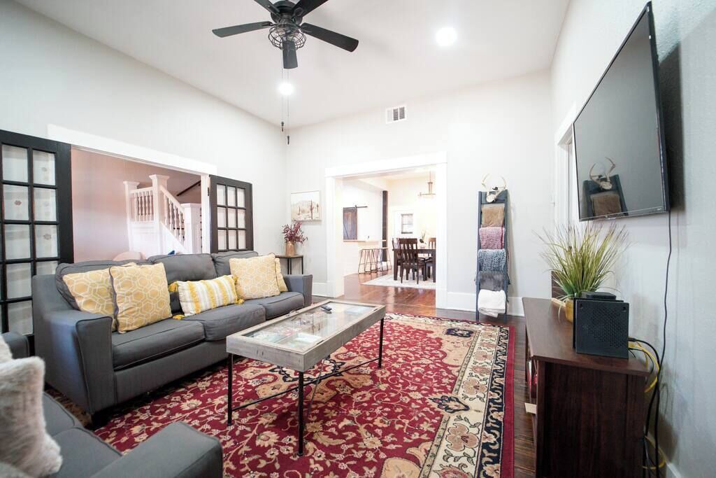 Photo of Livingroom in Midtown