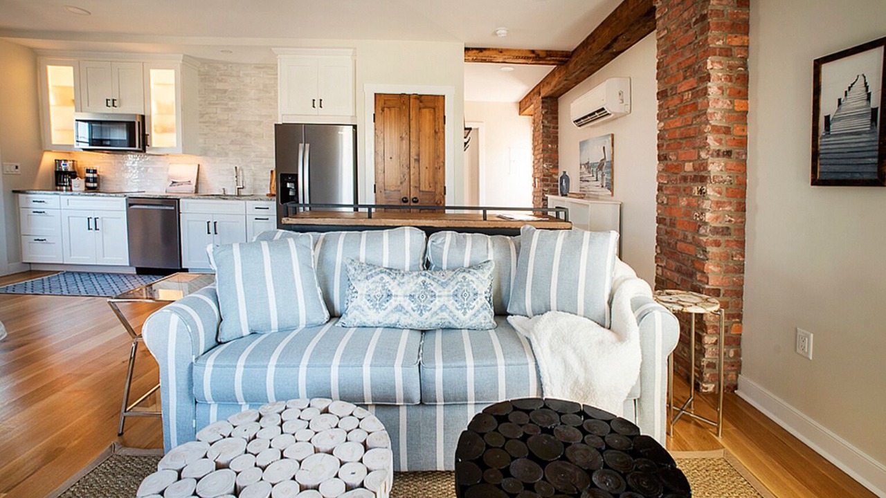 Photo of Livingroom in Historic District