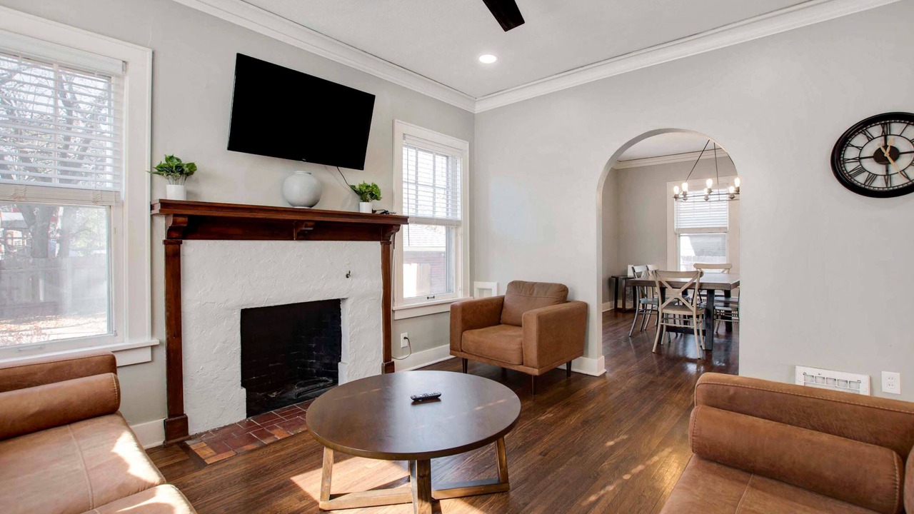 Photo of Livingroom in College Hill