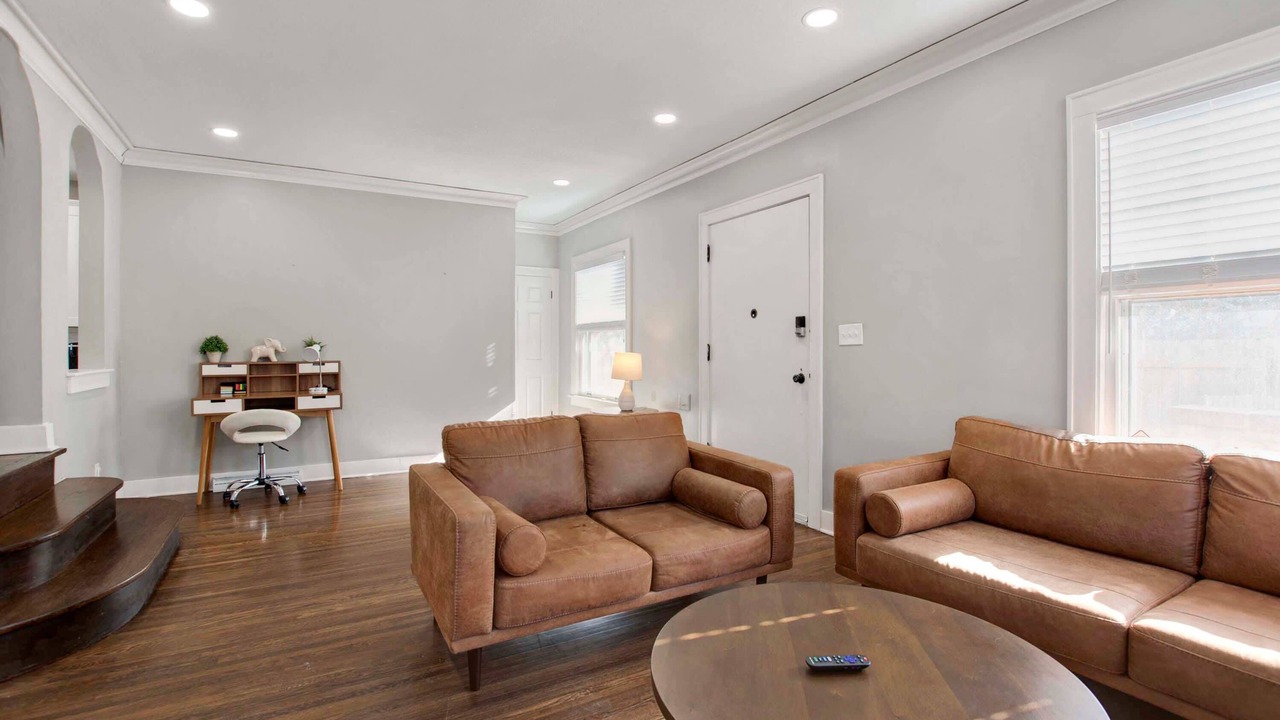 Photo of Livingroom in College Hill