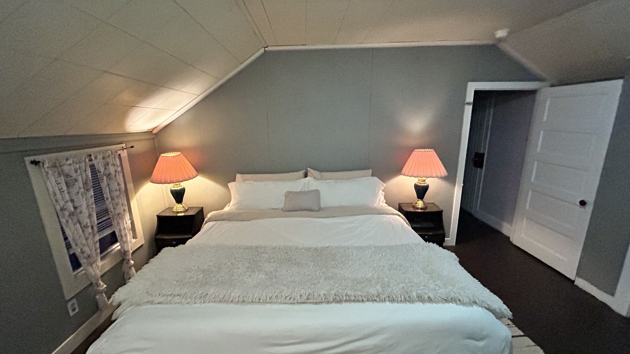 Photo of Bedroom in Rohnerville