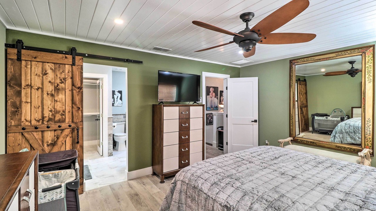 Photo of Bedroom in Golden Glades - The Woods