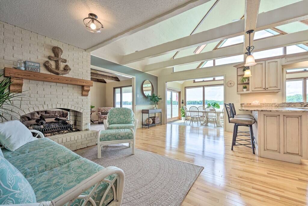 Photo of Livingroom in Paw Paw
