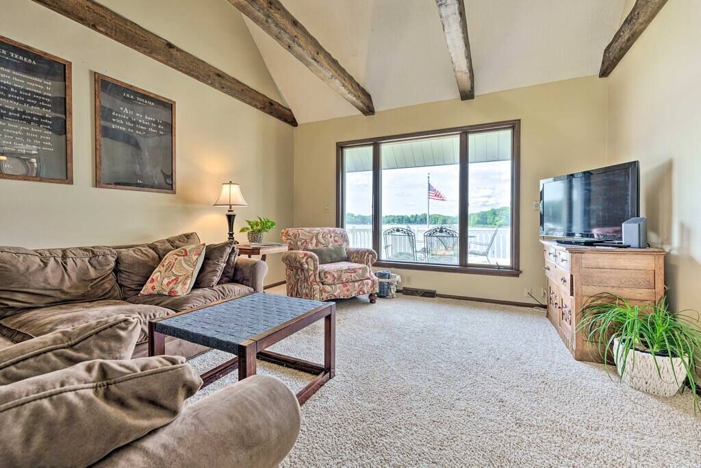 Photo of Livingroom in Paw Paw
