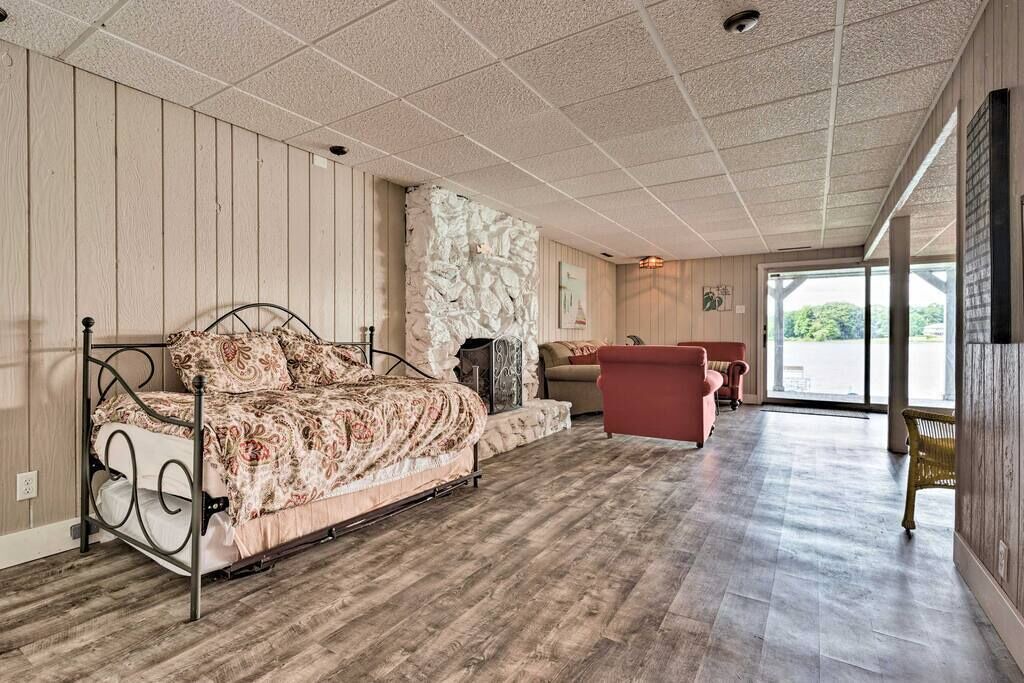 Photo of Livingroom in Paw Paw