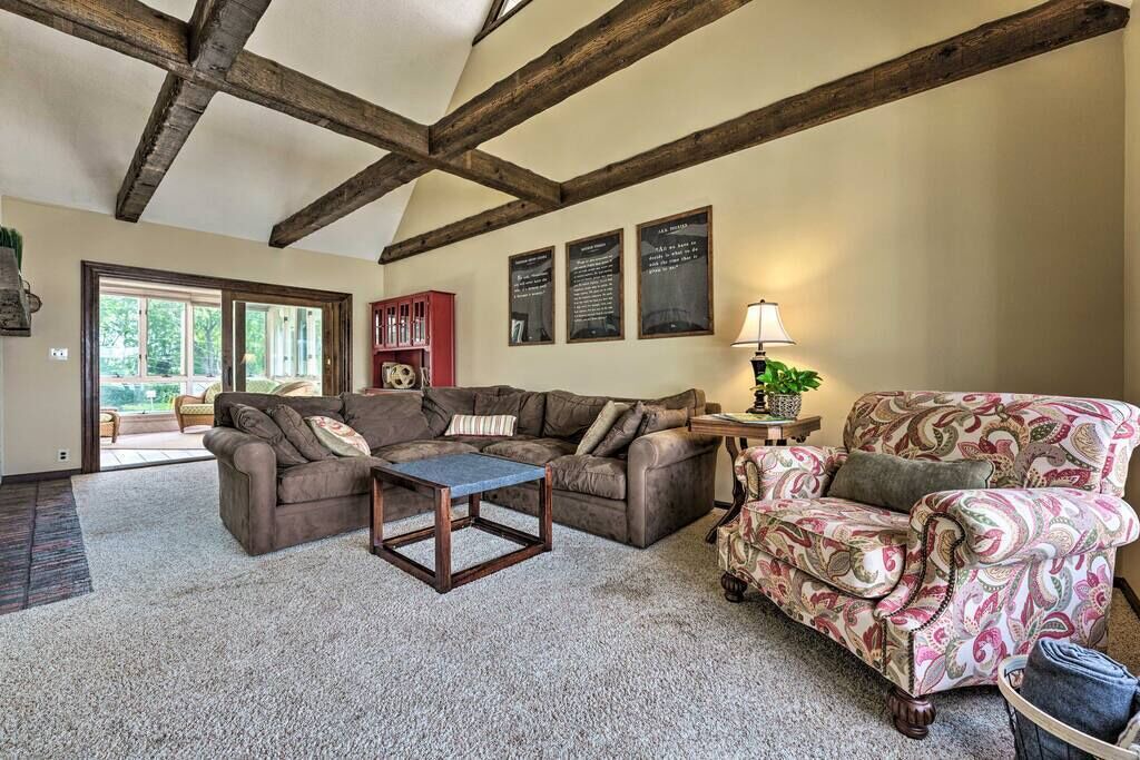 Photo of Livingroom in Paw Paw