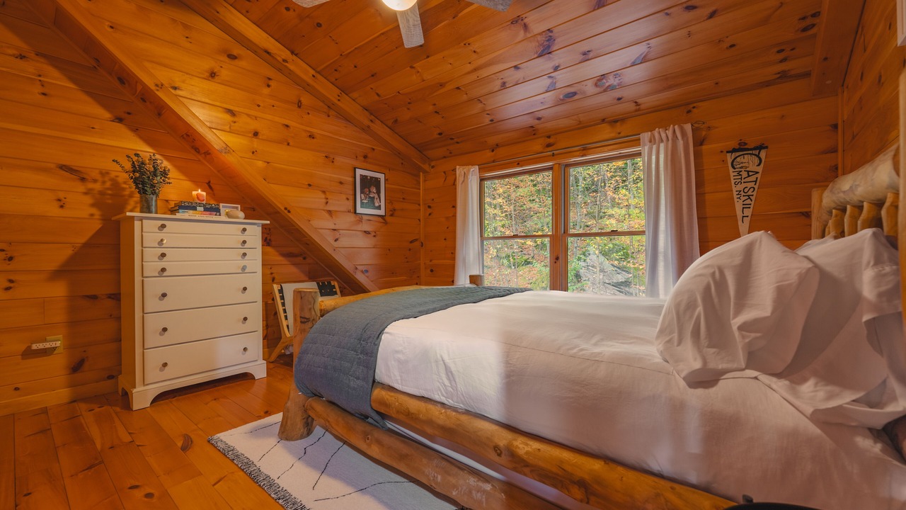 Photo of Bedroom in Roscoe