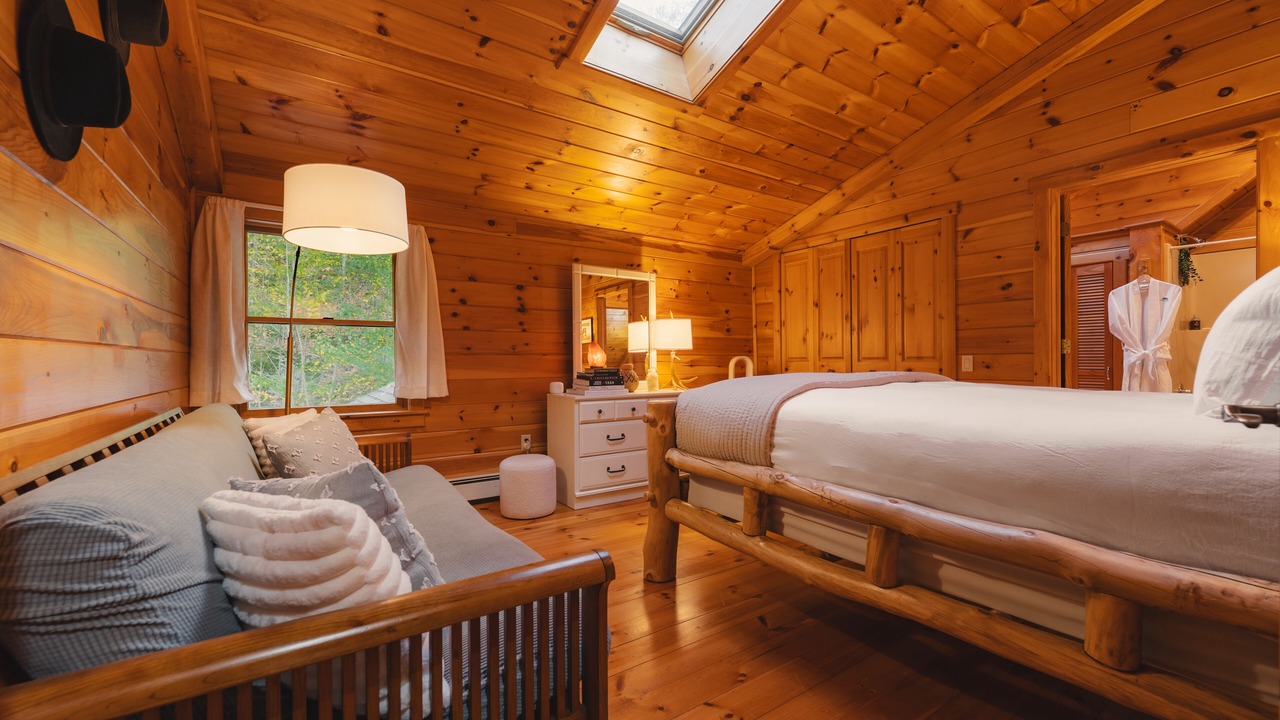 Photo of Bedroom in Roscoe