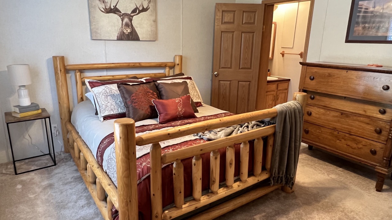 Photo of Bedroom in Higden