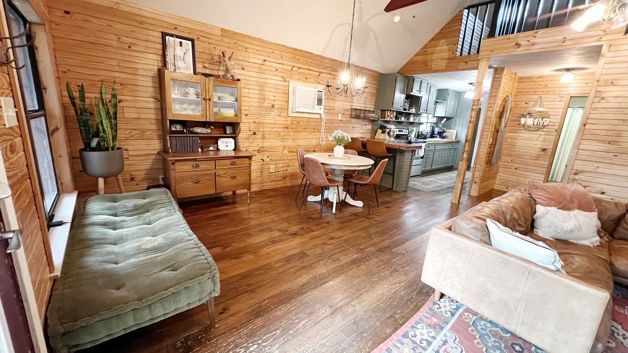 Photo of Livingroom in Zavalla