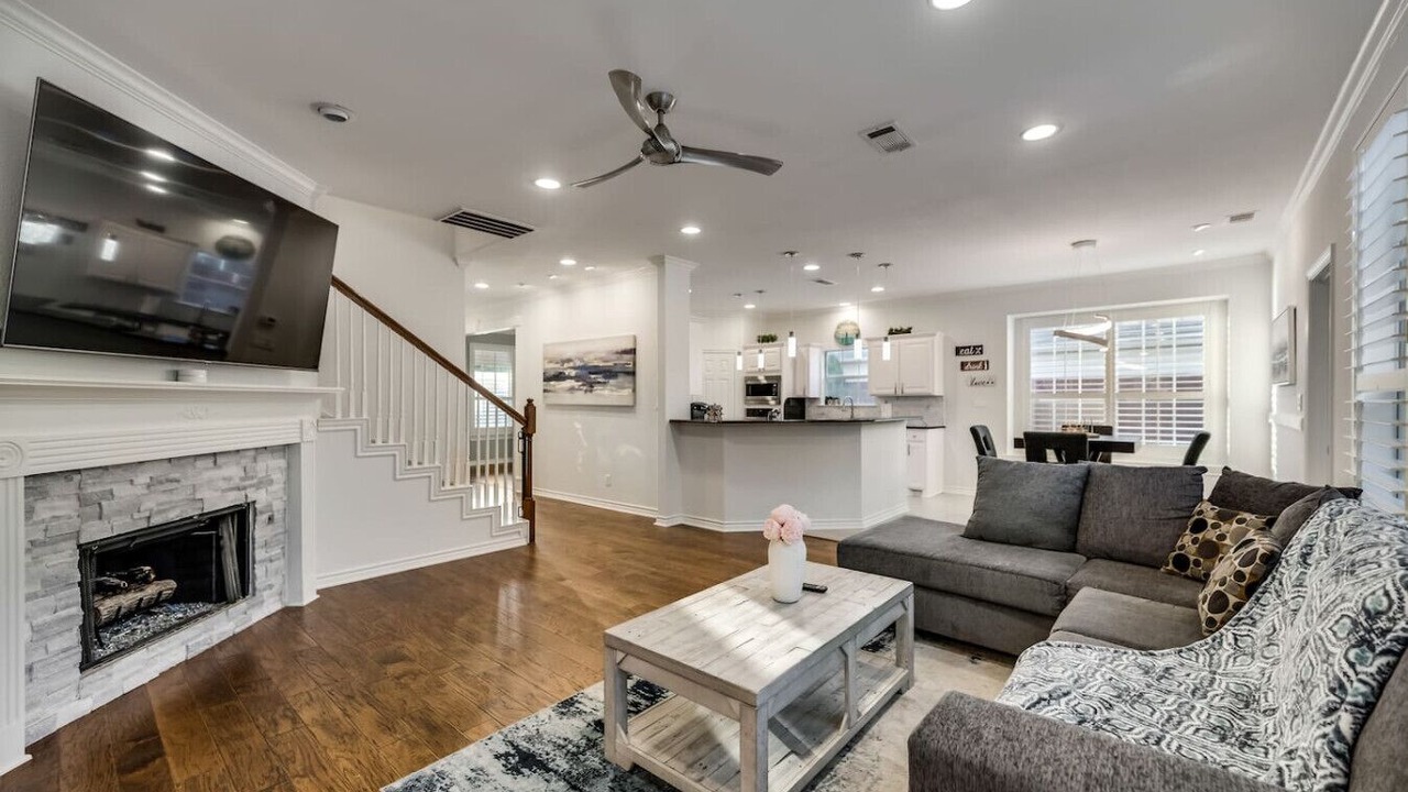 Photo of Livingroom in Far North Dallas