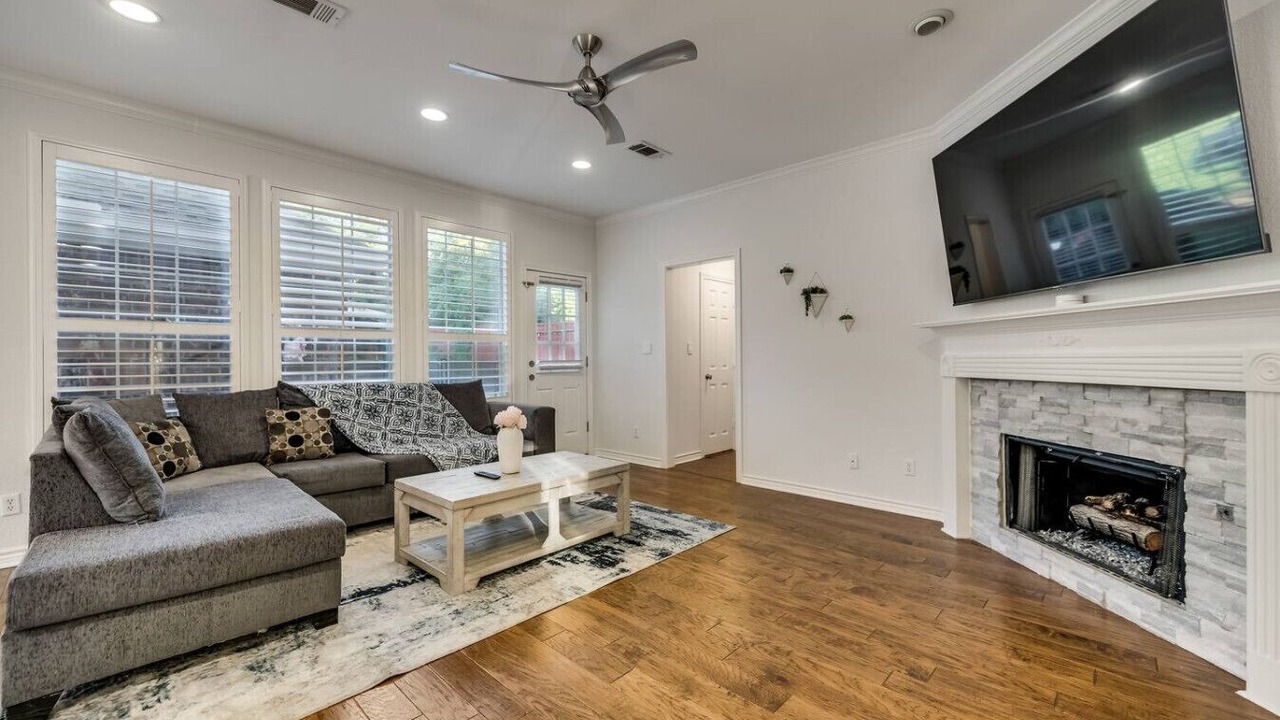 Photo of Livingroom in Far North Dallas