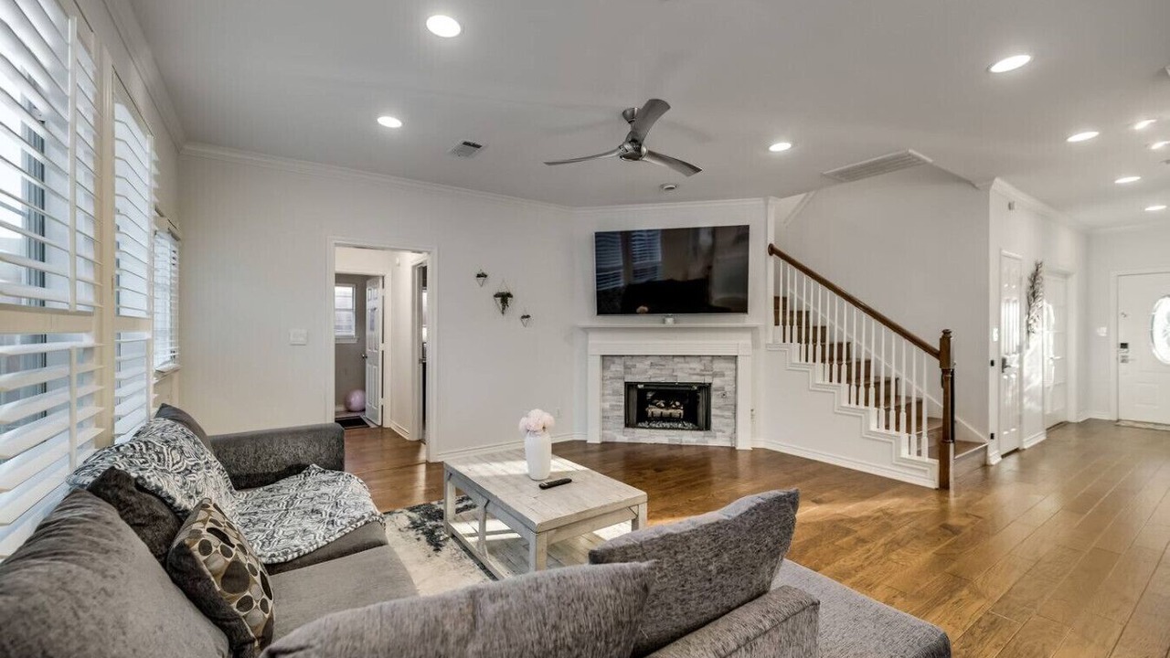 Photo of Livingroom in Far North Dallas
