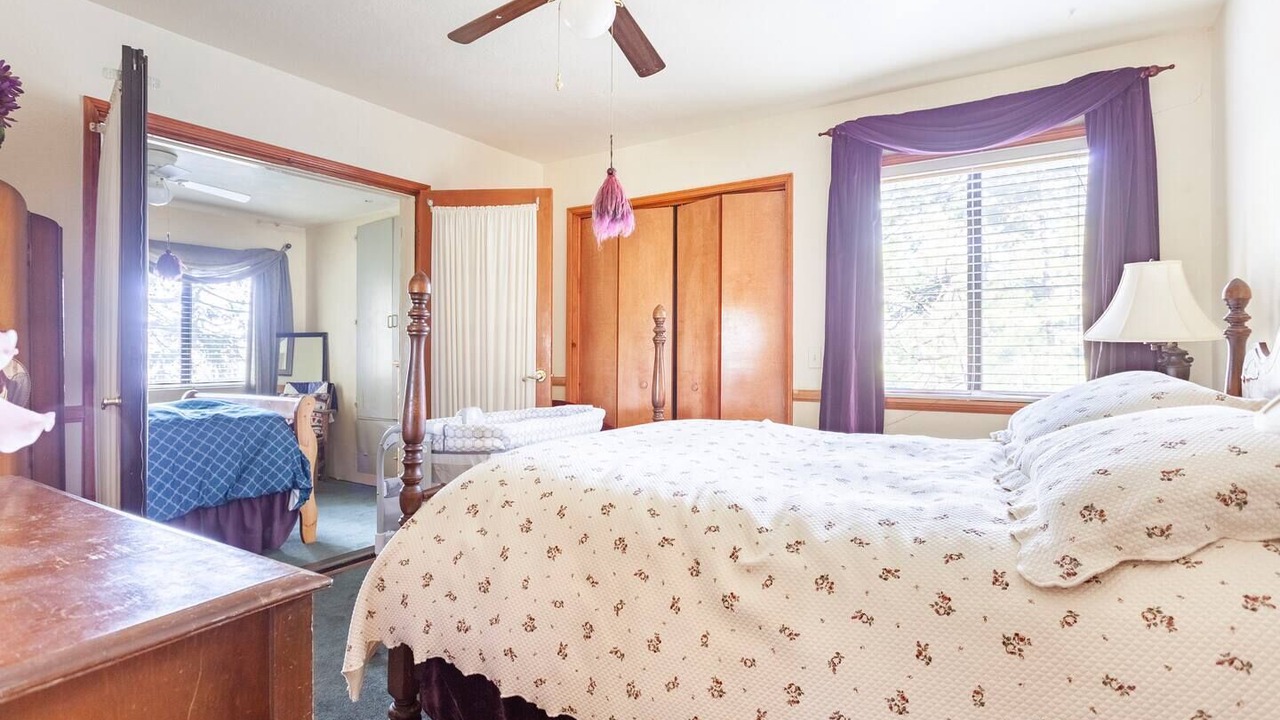 Photo of Bedroom in Crestline