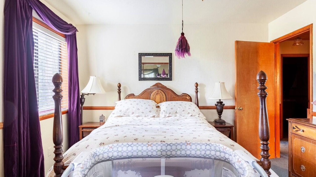 Photo of Bedroom in Crestline
