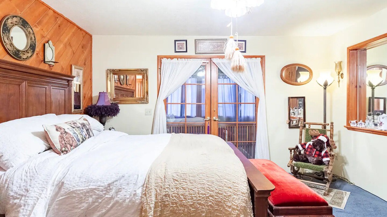 Photo of Bedroom in Crestline
