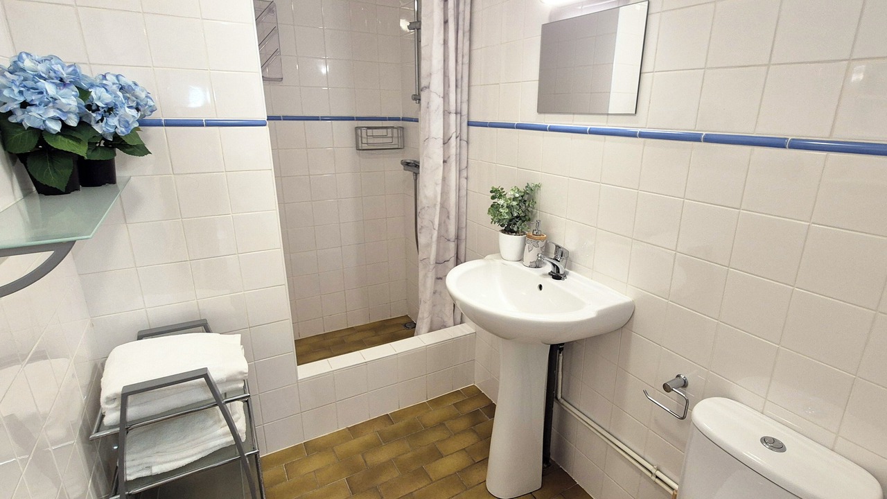 Photo of Bathroom in Caunes-Minervois