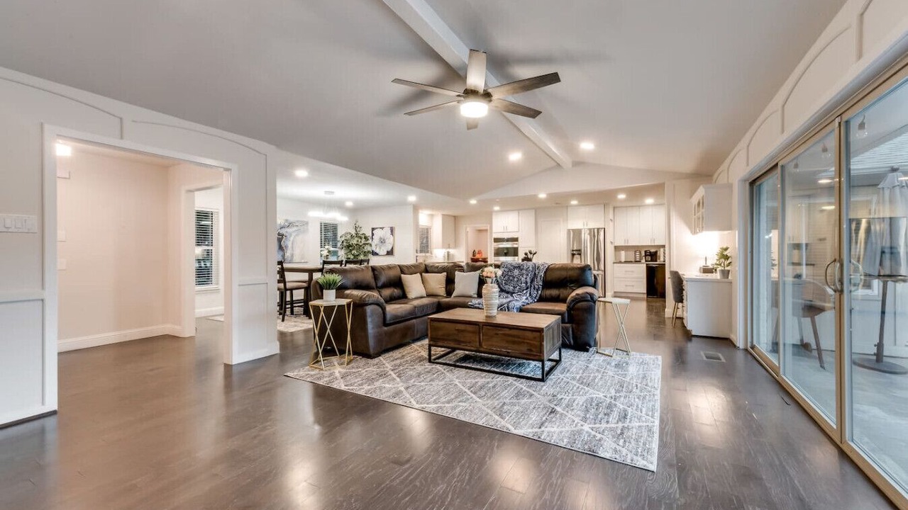 Photo of Livingroom in Far North Dallas