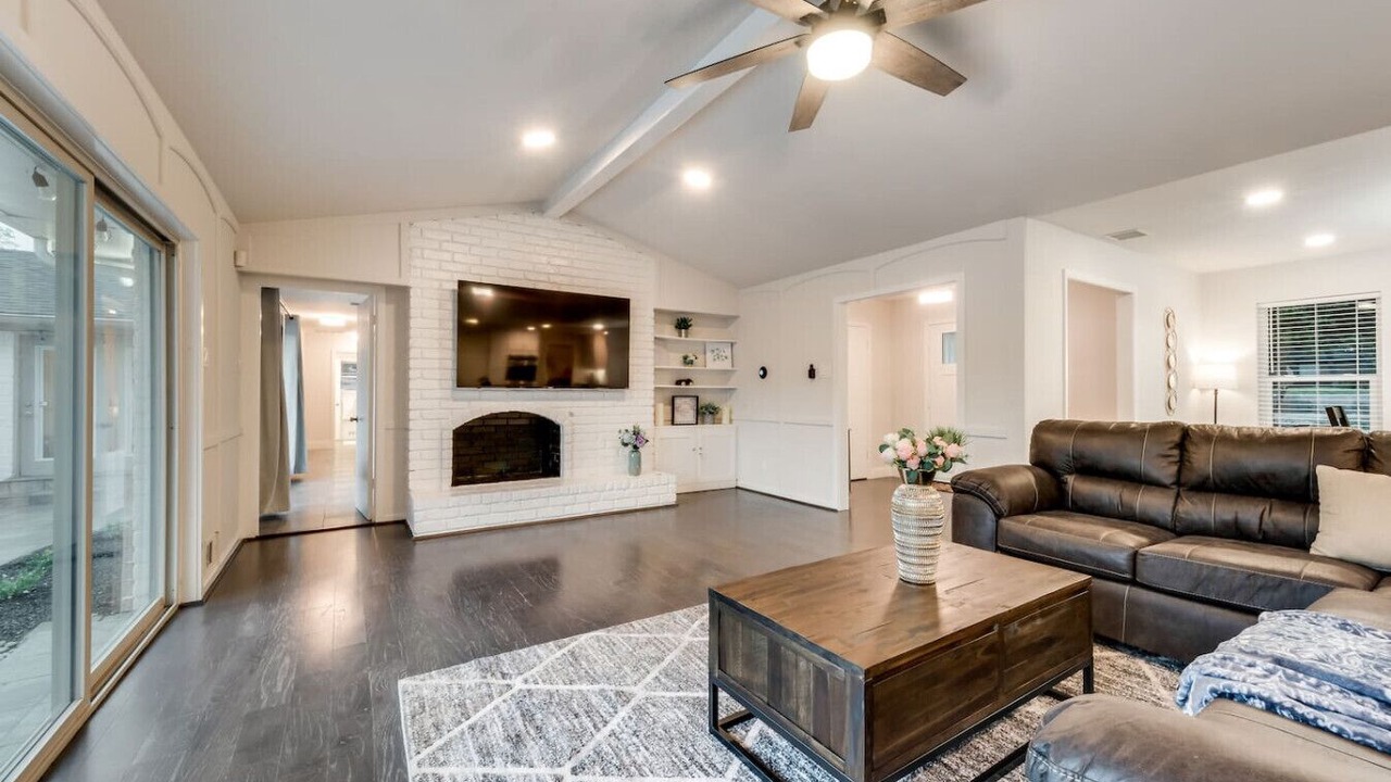 Photo of Livingroom in Far North Dallas