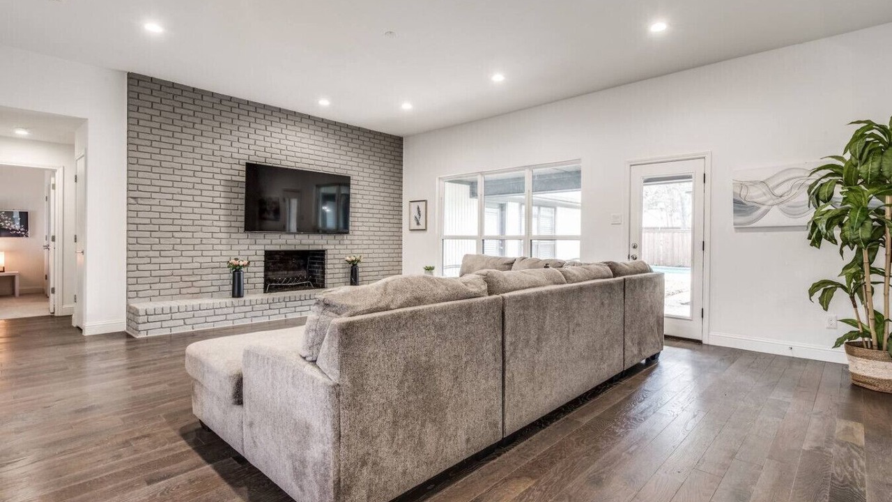 Photo of Livingroom in Far North Dallas