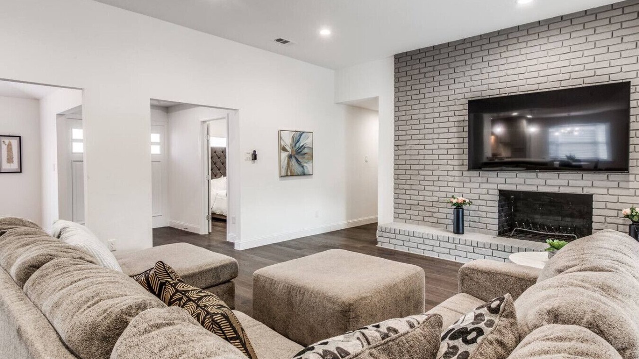 Photo of Livingroom in Far North Dallas