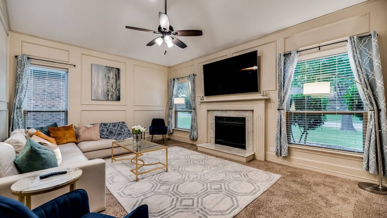Photo of Livingroom in North Central Carrollton