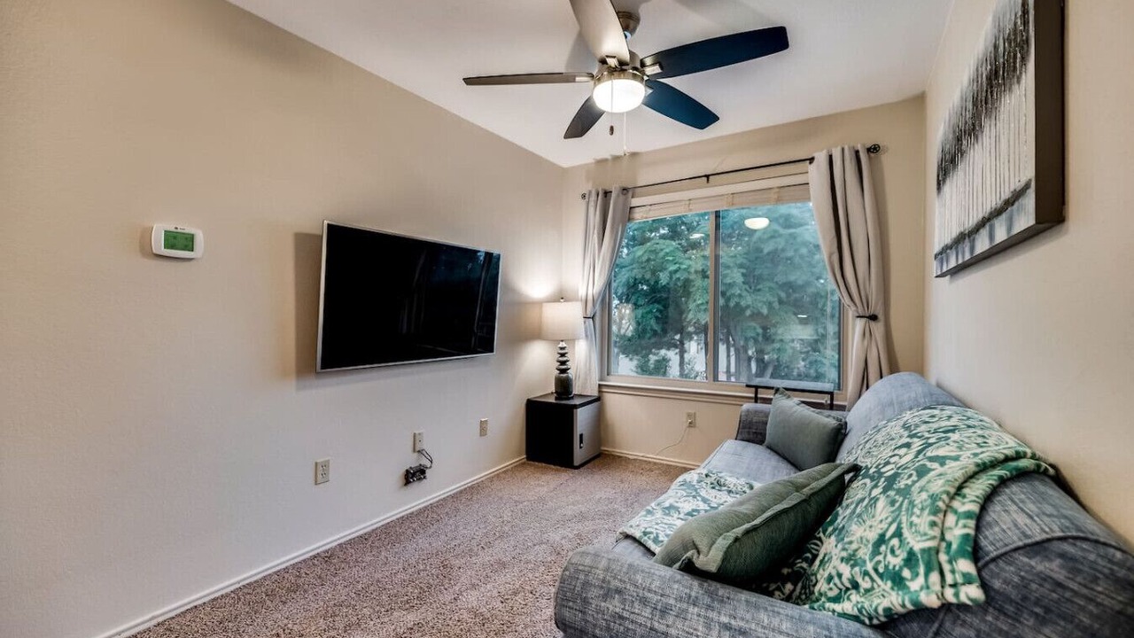 Photo of Livingroom in North Central Carrollton