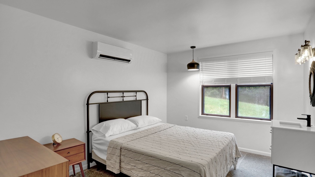 Photo of Bedroom in Newport