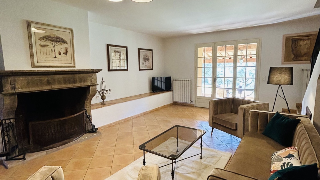 Photo of Livingroom in Entrecasteaux