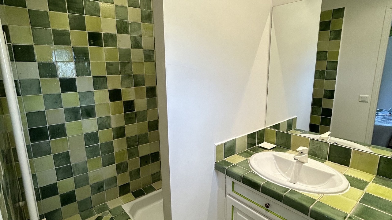 Photo of Bathroom in Entrecasteaux