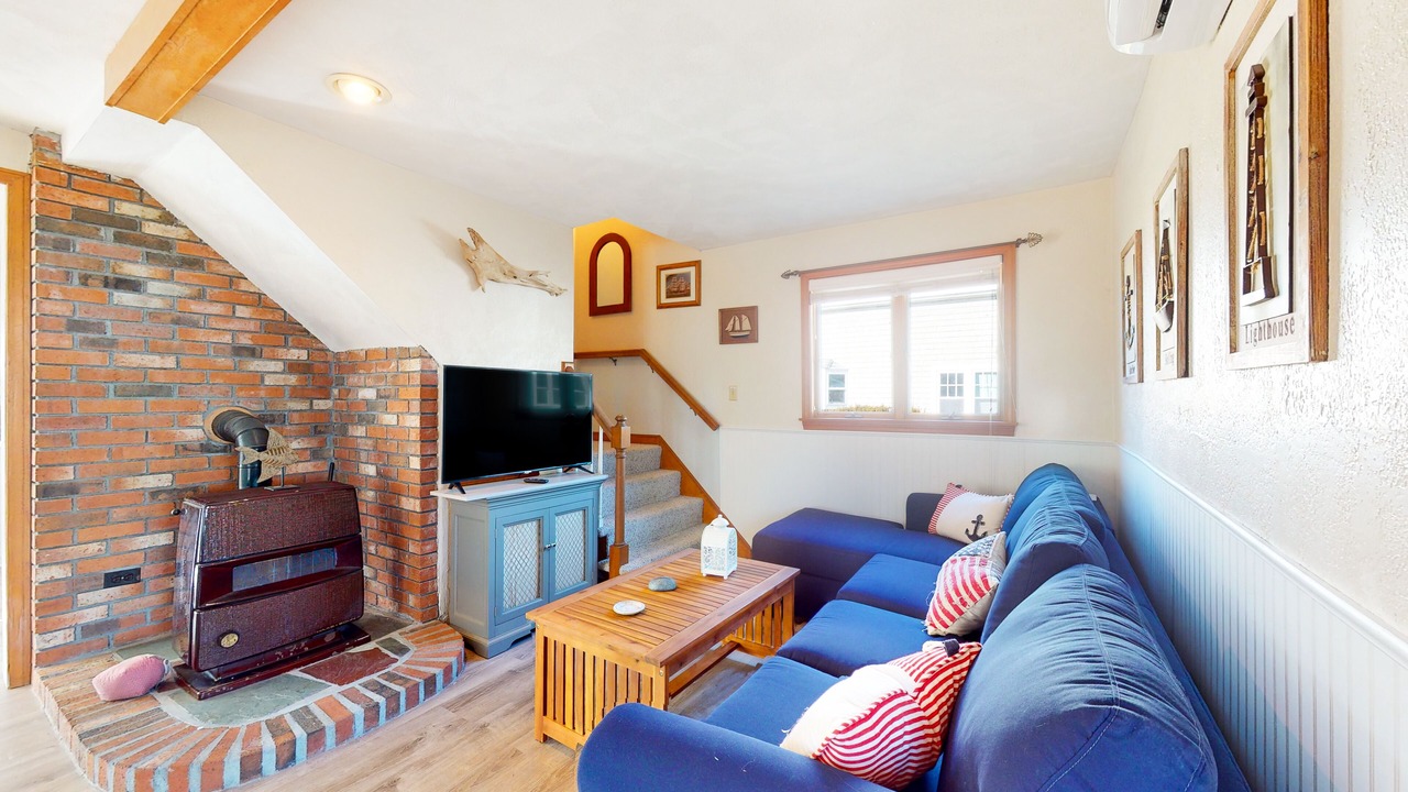 Photo of Livingroom in Wareham Center