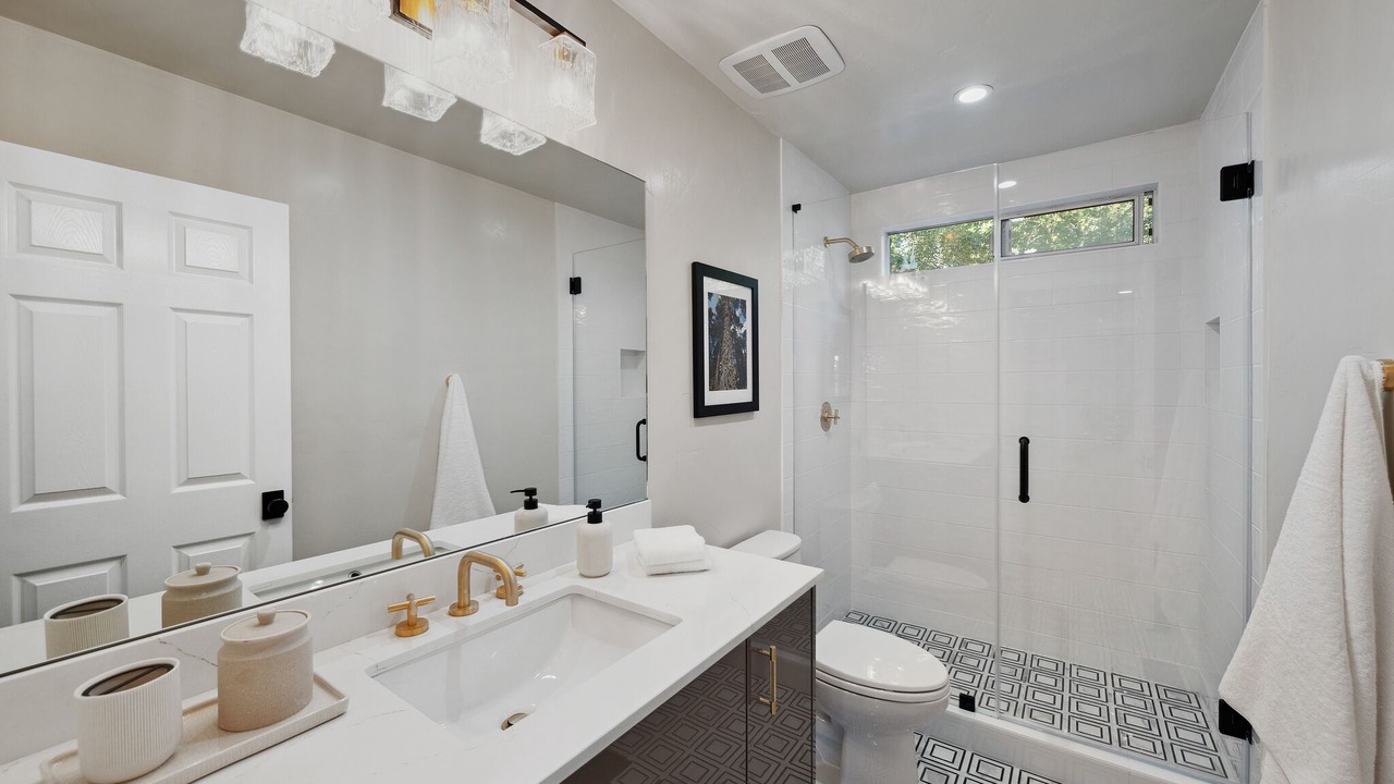 Photo of Bathroom in Shepherd Canyon
