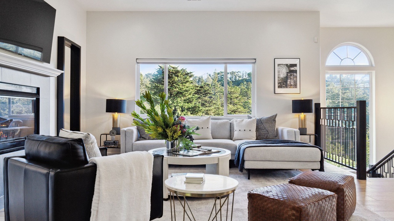 Photo of Livingroom in Shepherd Canyon