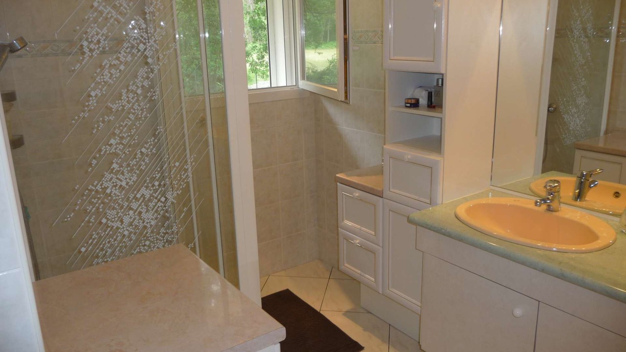 Photo of Bathroom in Messanges