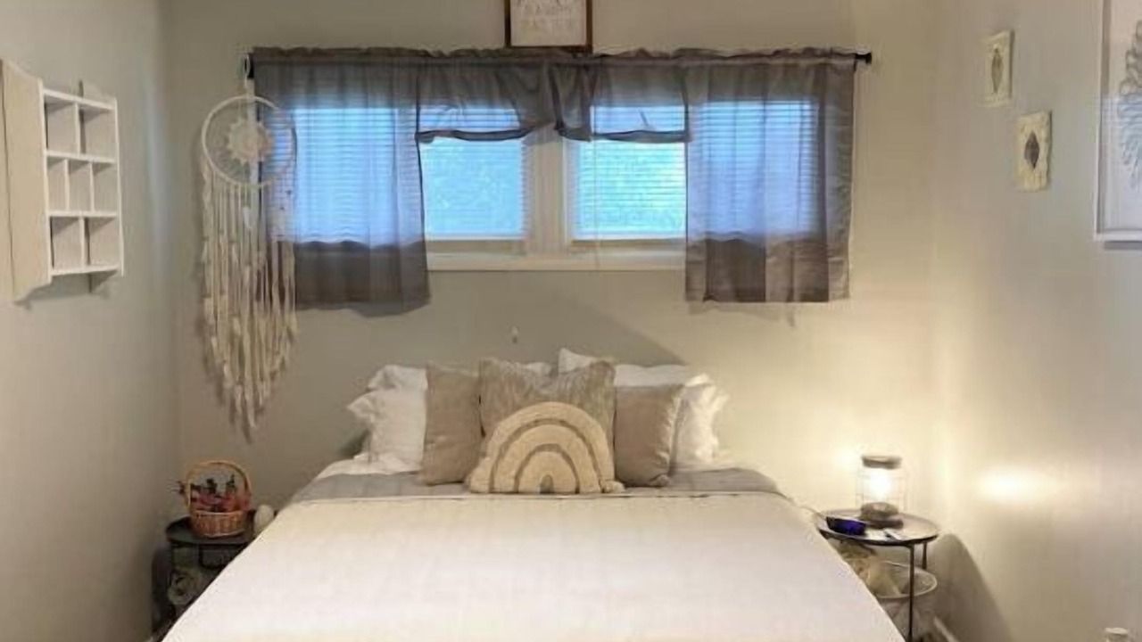 Photo of Bedroom in Oneida Castle