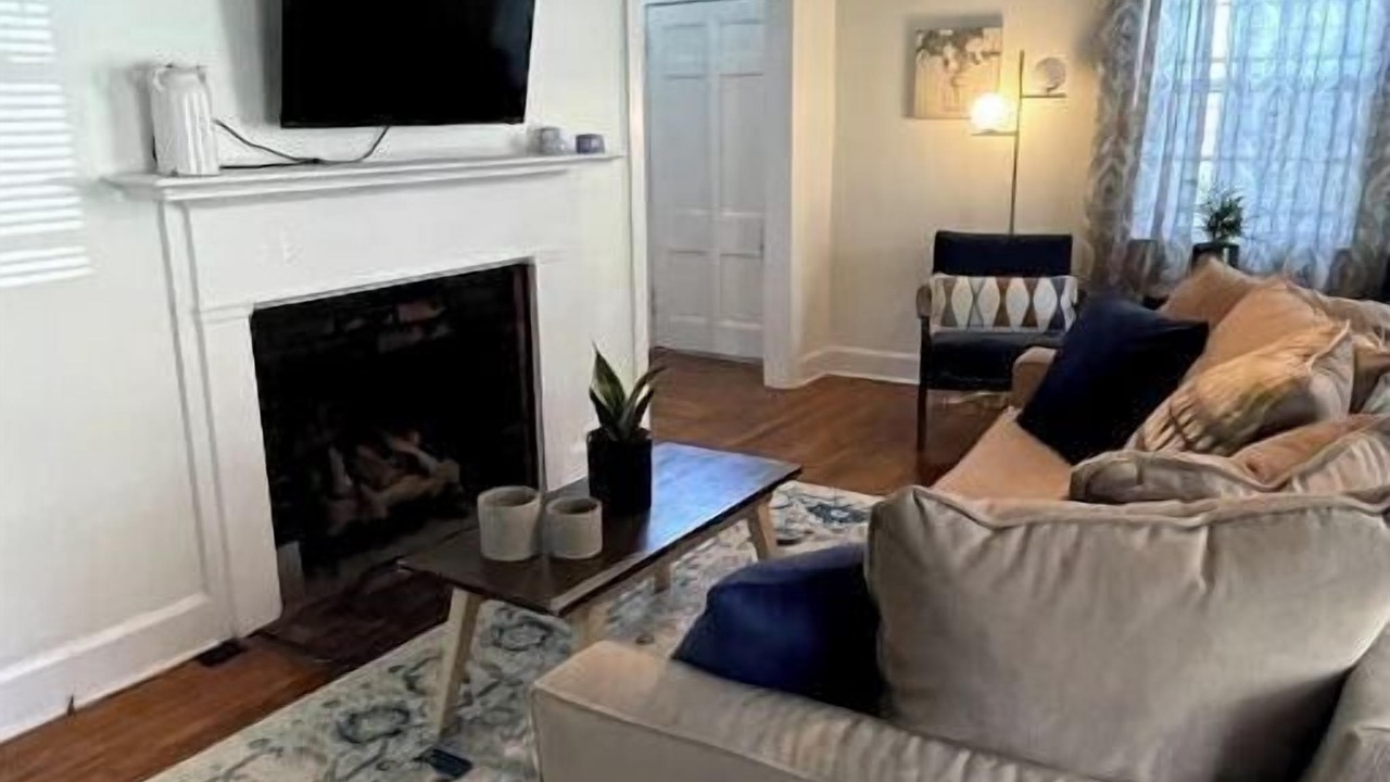 Photo of Livingroom in Central Newport News