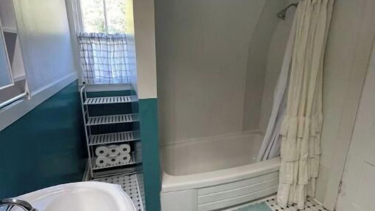Photo of Bathroom in Central Newport News